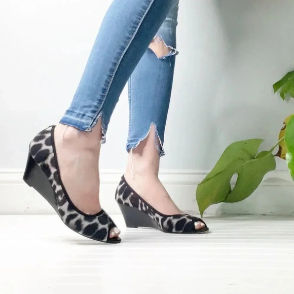 Donald Pliner Peep Toe Wedge - Picture 1 of 9